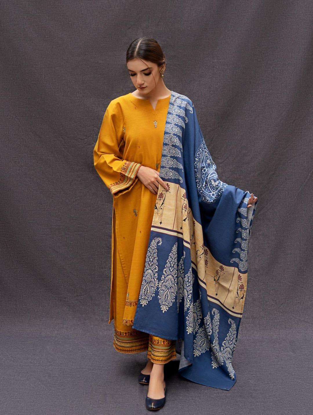 3 Pcs Women's Unstitched Lawn Embroidered Suit